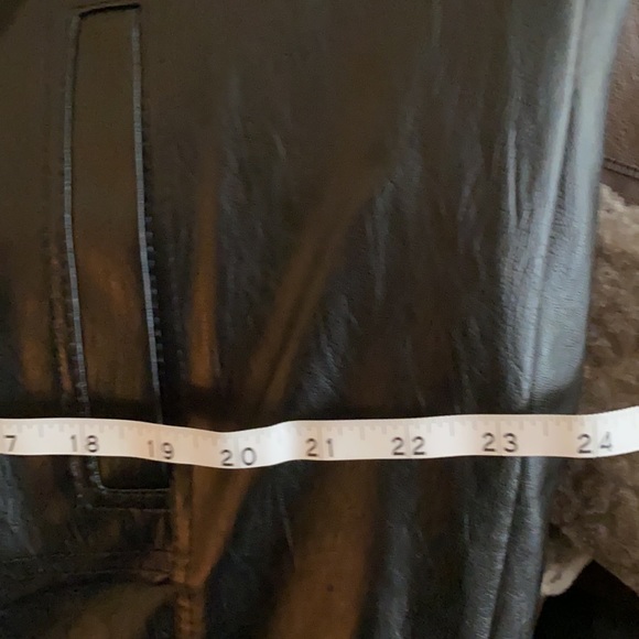Vegan Leather jacket in black. Men’s jacket fits like an XL 🤥runs small!! - Picture 7 of 7